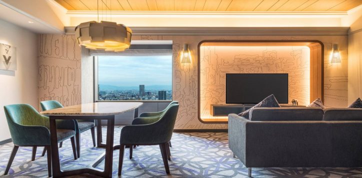 swissotel-nankai-osaka_prestige-suite-twin_living-area-2