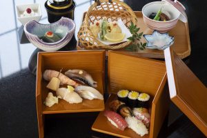 hana-goyomi-seasonal-sushi-set-may
