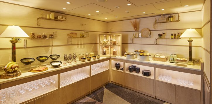 swiss_executive_lounge_breakfast_bread_station-2