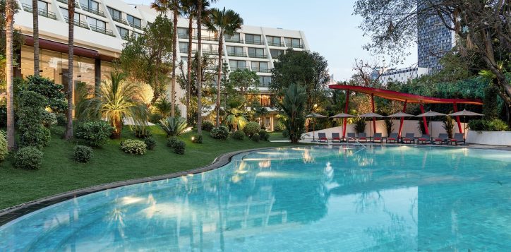 movenpick-bdms_pool-area-3_heroshot-2