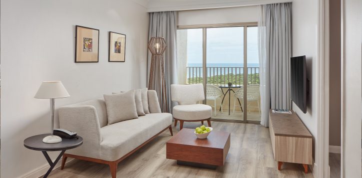 movenpick-cebu-premier-1b-living-area-2