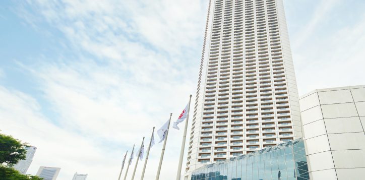 swissotel-the-stamford-hotel-facade-2