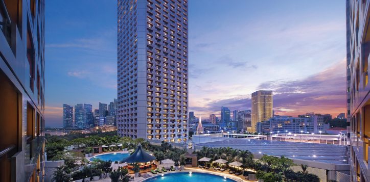 swissotel-the-stamford-swimming-pool-2