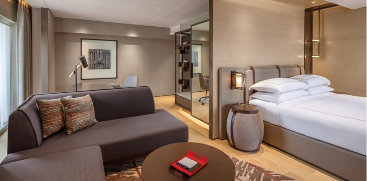 swissotel_the_stanford_signature_suite-2